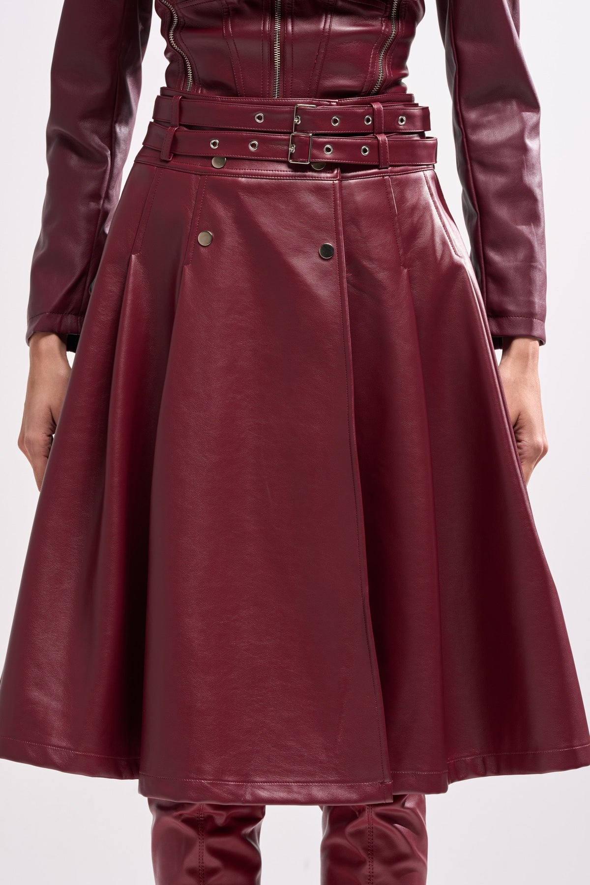 FEELING THE ENERGY MIDI SKIRT