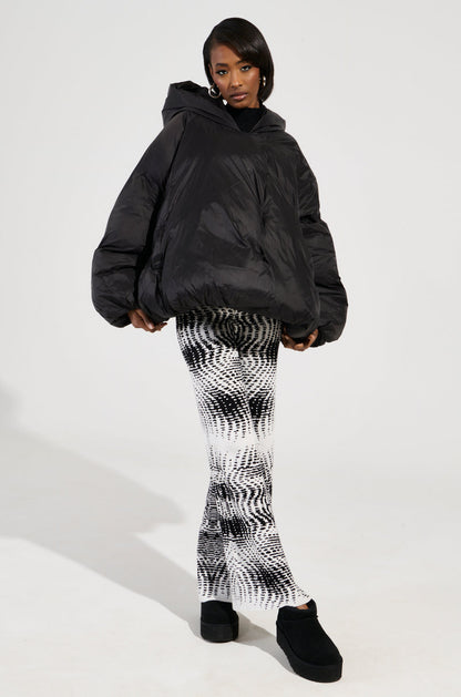 LEONE STATEMENT CIRCLE CROP PUFFER IN BLACK