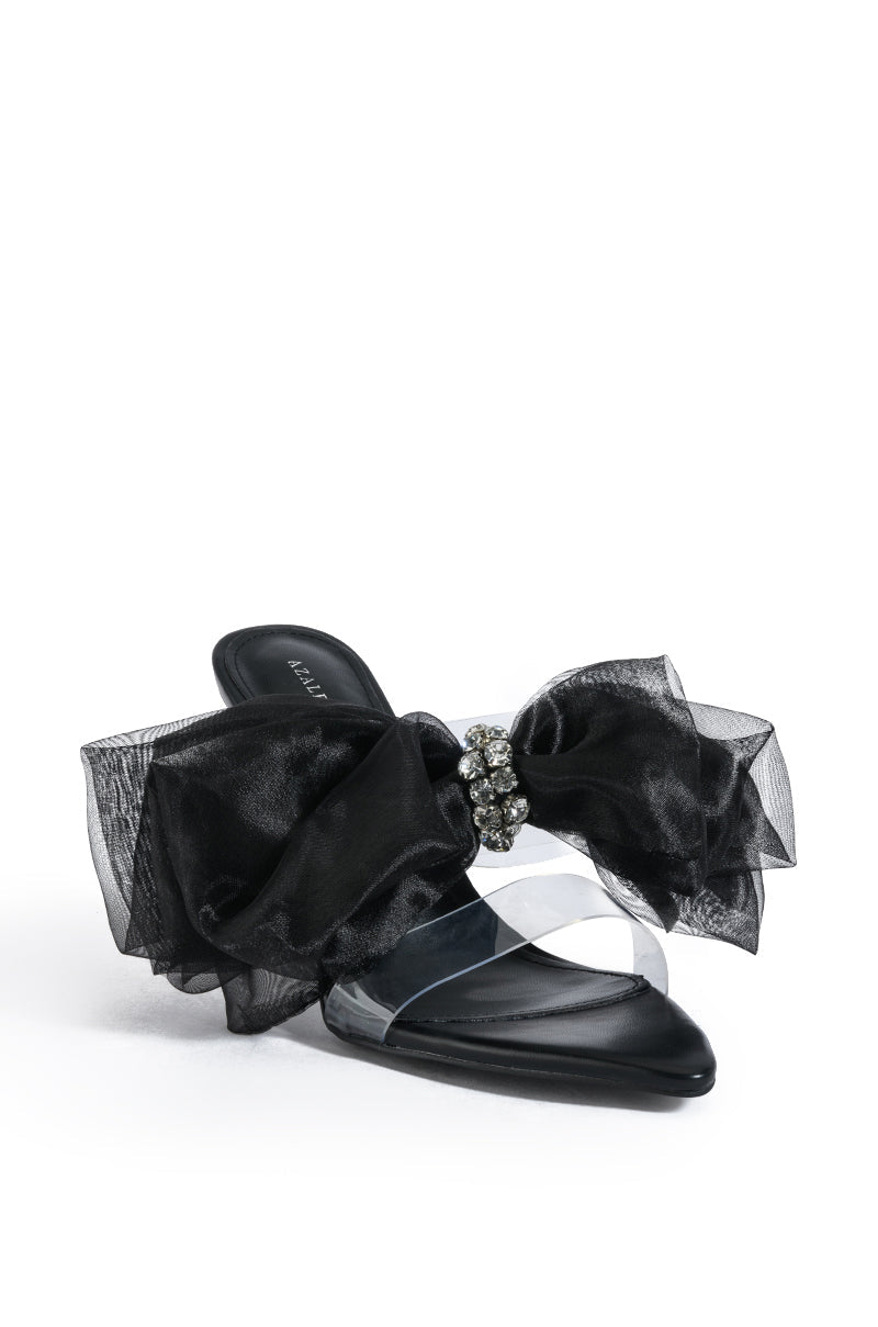 AZALEA WANG CAPABLE BOW SANDAL IN BLACK