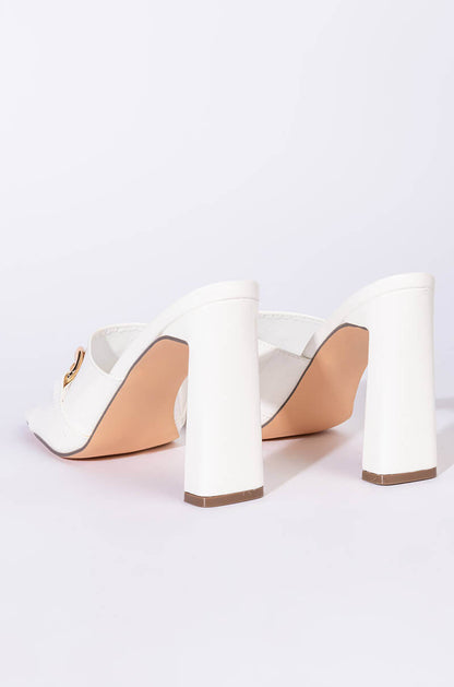 AZALEA WANG TAKE A CHANCE CHUNKY SANDAL IN WHITE