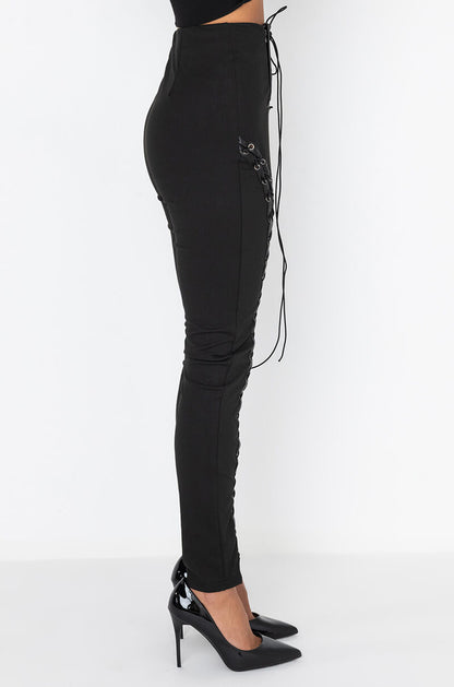 fOLLOWING THE CURVES LACE UP LEGGING