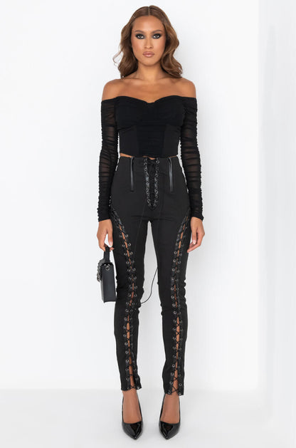 fOLLOWING THE CURVES LACE UP LEGGING