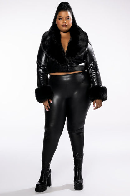 PLUS GISELE CROP MOTO BLAZER